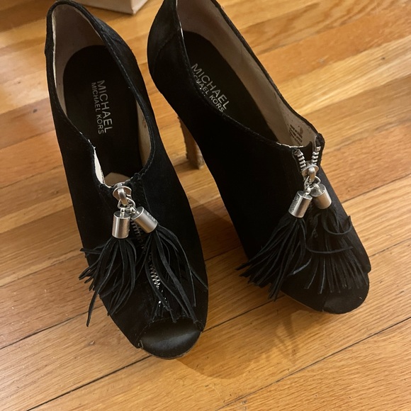 Michael Kors Zip black platforms with zipper. Open toe. - Picture 2 of 7